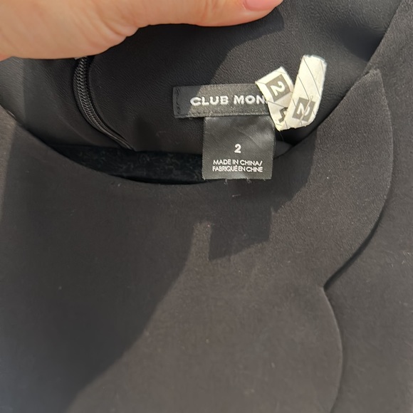 Black cropped, scalloped top - Picture 5 of 6